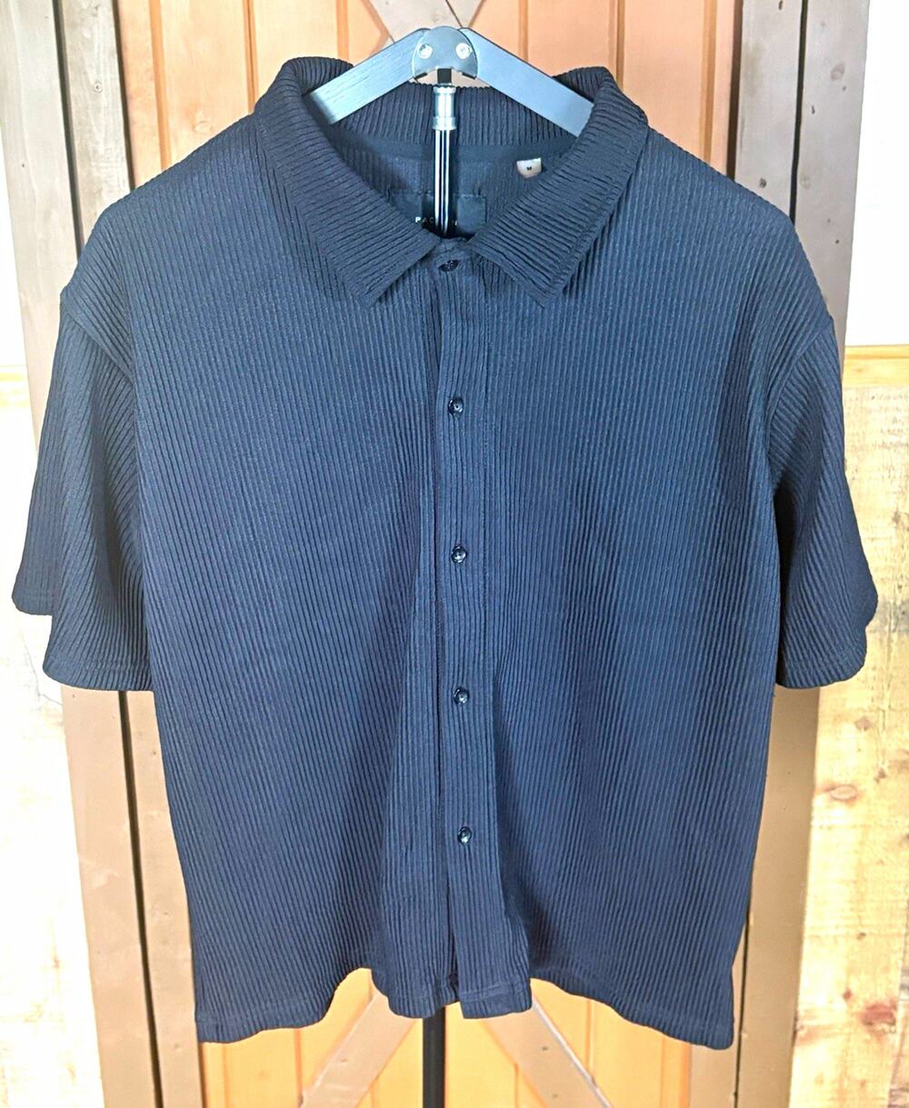 PacSun Men Black Short Sleeve Point Collar Knit Button Up Shirt Size M